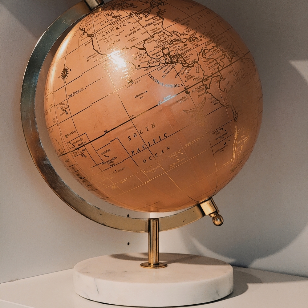 Peach Globe 🌎